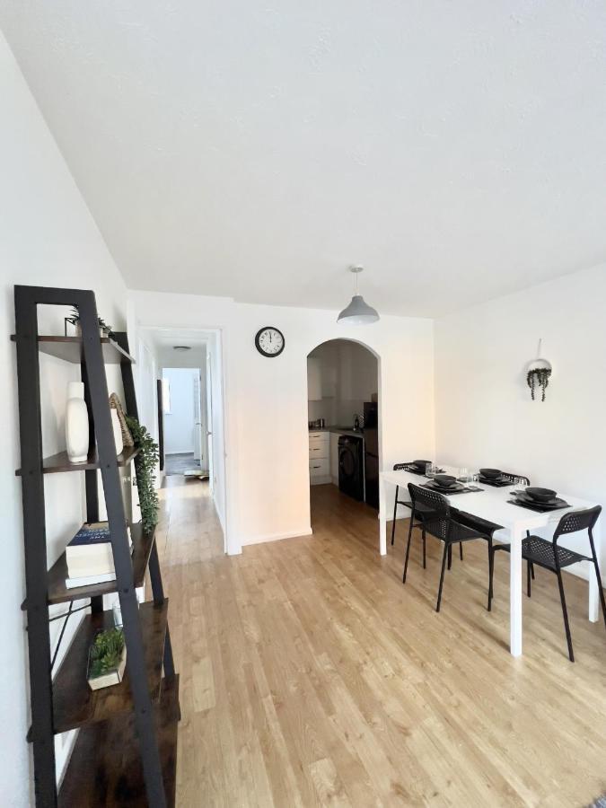 Luxury 2 Bed Apartment Stansted Airport Bishops Stortford Μπίσοπς Στόρτφορντ Εξωτερικό φωτογραφία