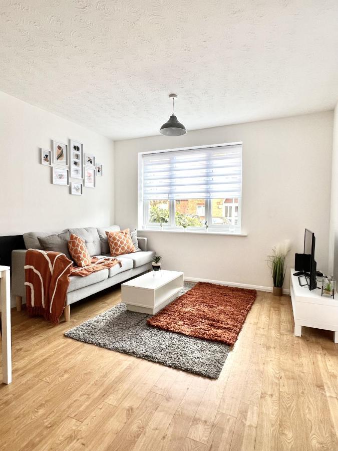 Luxury 2 Bed Apartment Stansted Airport Bishops Stortford Μπίσοπς Στόρτφορντ Εξωτερικό φωτογραφία